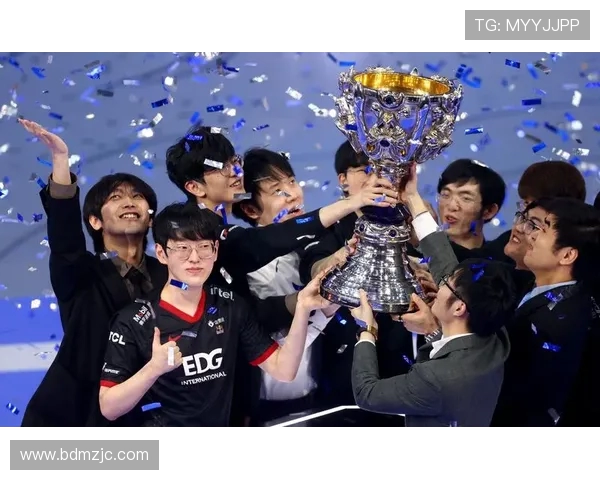 IG与EDG巅峰对决激烈上演 谁将笑到最后问鼎冠军荣耀