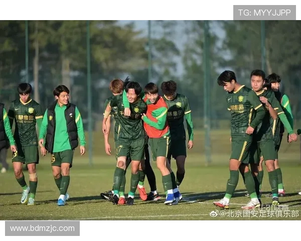 《探索足球巨星的成长轨迹与场上表现:从青训到世界顶级联赛的跨越之路》